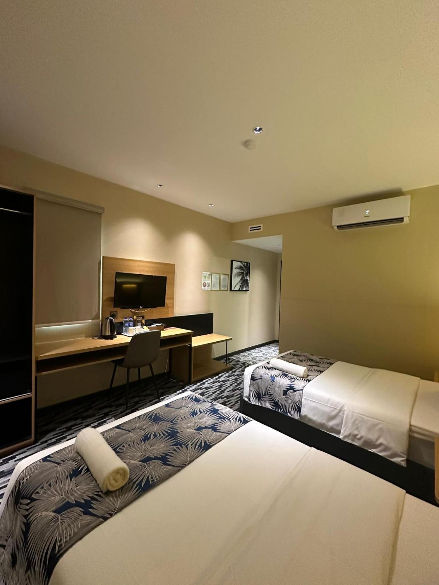 Nb Hotel Johor Bahru Bagian luar foto