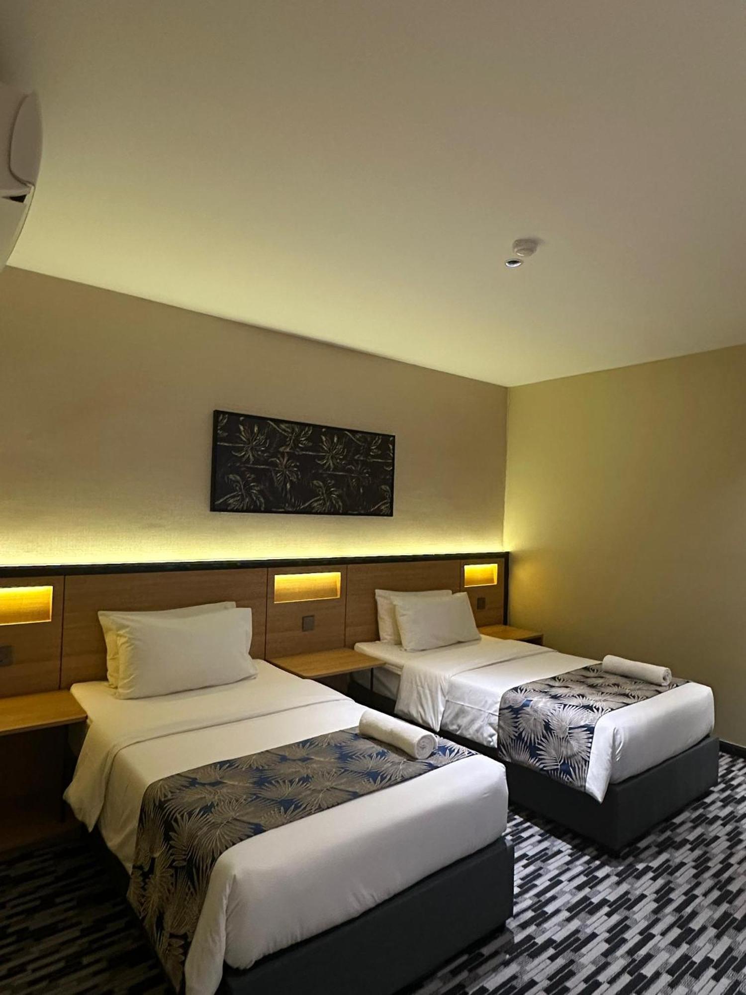 Nb Hotel Johor Bahru Bagian luar foto