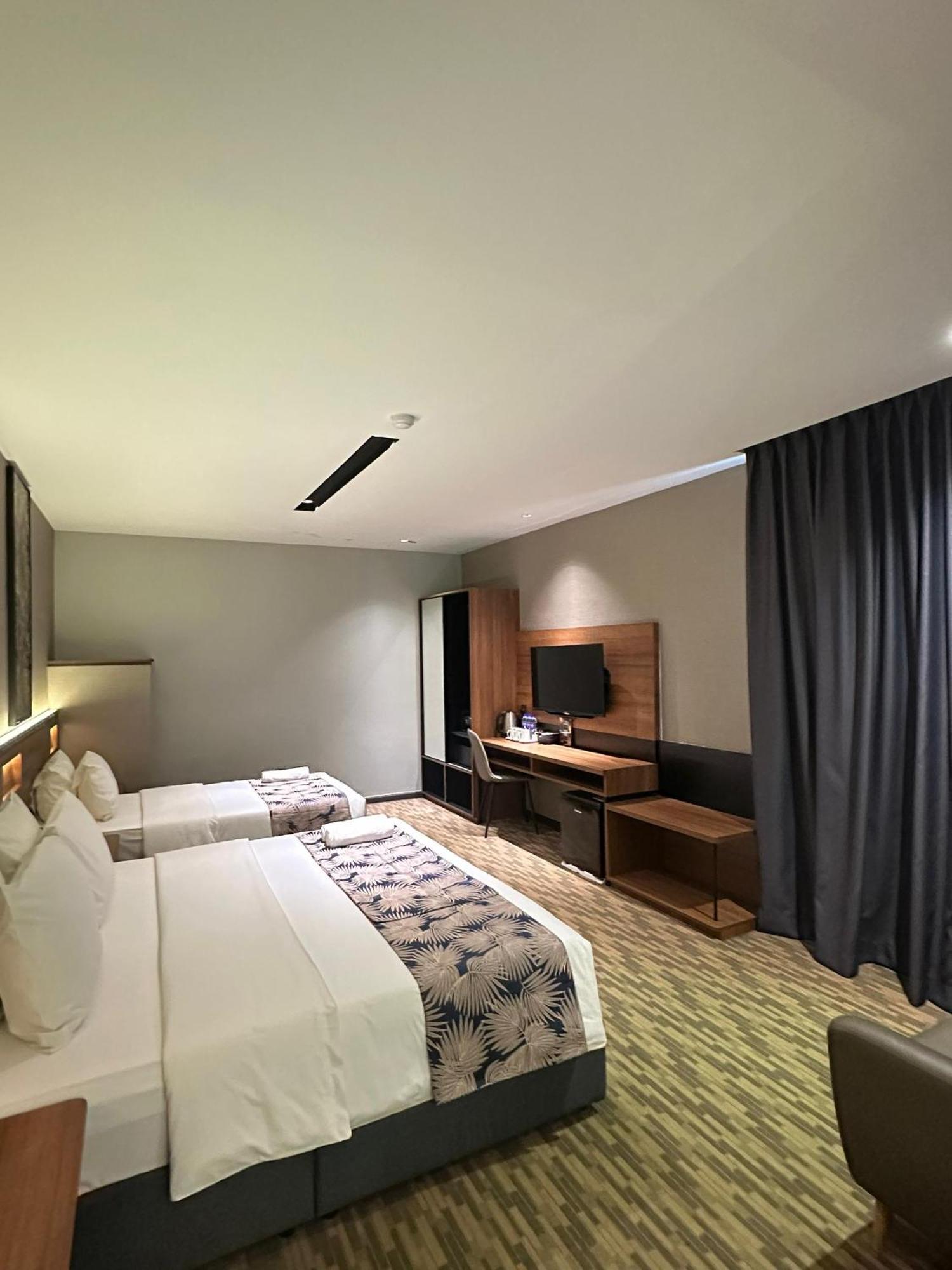 Nb Hotel Johor Bahru Bagian luar foto